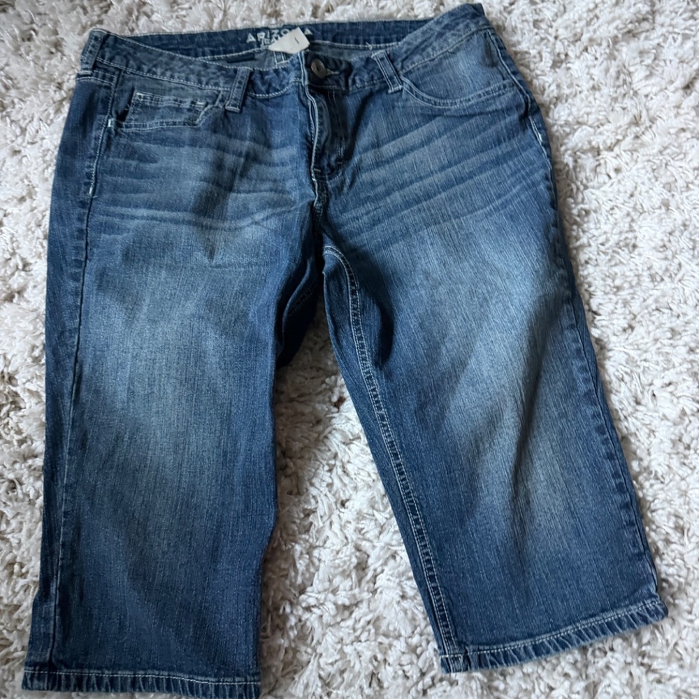 Trendy medium Arizona Jean Company Medium Blue Ankle capris long shorts Jeans an - Picture 3 of 5